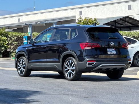 Used 2023 Volkswagen Taos SE w/ Panoramic Sunroof Package FWD image 6