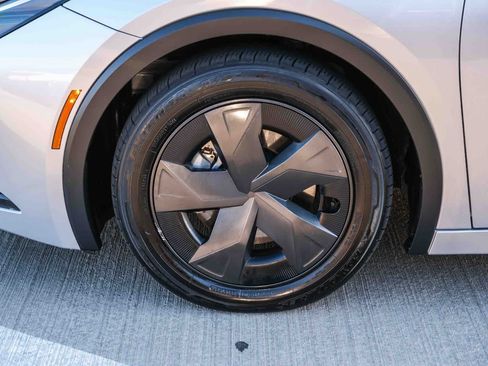 Certified 2024 Toyota Prius Prime FWD image 10