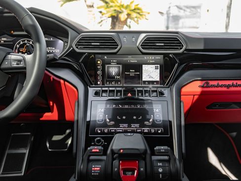 Used 2024 Lamborghini Urus S image 28