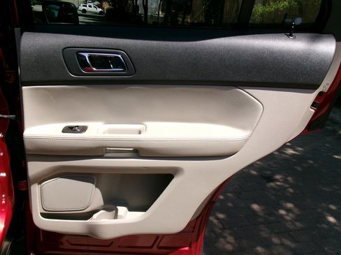 Used 2015 Ford Explorer FWD image 21