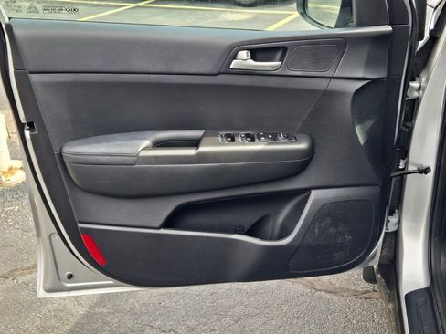 Used 2020 Kia Sportage LX image 19