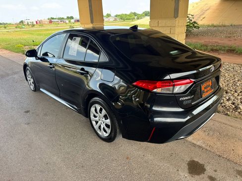Used 2020 Toyota Corolla LE FWD image 5
