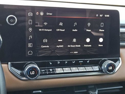 Used 2024 GMC Canyon AT4 image 15