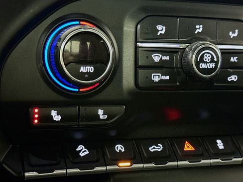 Used 2019 Chevrolet Silverado 1500 RST image 18