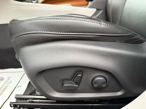 Used 2024 Jeep Compass Limited image 13