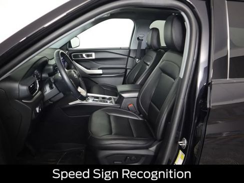 Certified 2022 Ford Explorer XLT w/ Equipment Group 202A AWD/4WD image 35