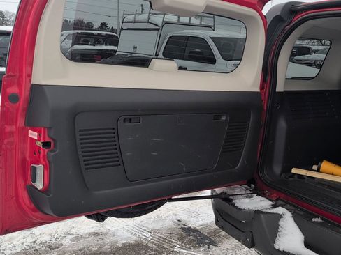 Used 2007 HUMMER H3 w/ Tactical Edition Package image 9