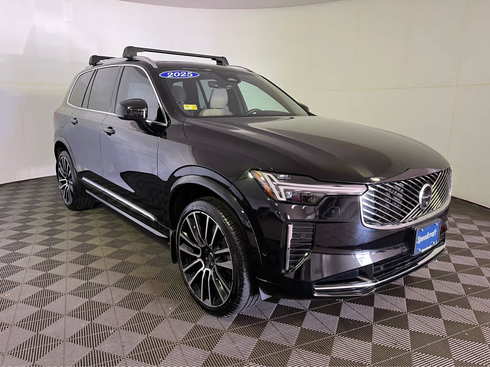 Used 2025 Volvo XC90 B5 Plus w/ Protection Package Premier AWD/4WD image 1