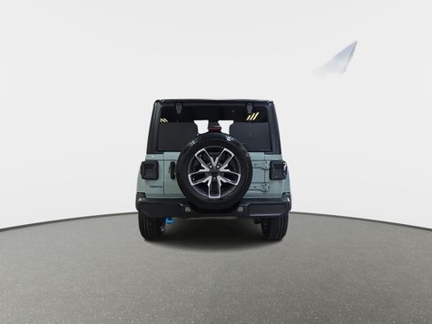 Used 2024 Jeep Wrangler Unlimited w/ Convenience Group AWD/4WD image 31