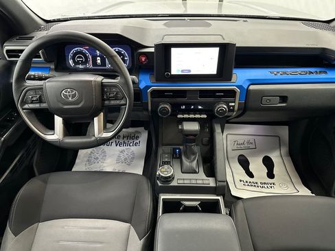 Used 2025 Toyota Tacoma TRD Off-Road image 21