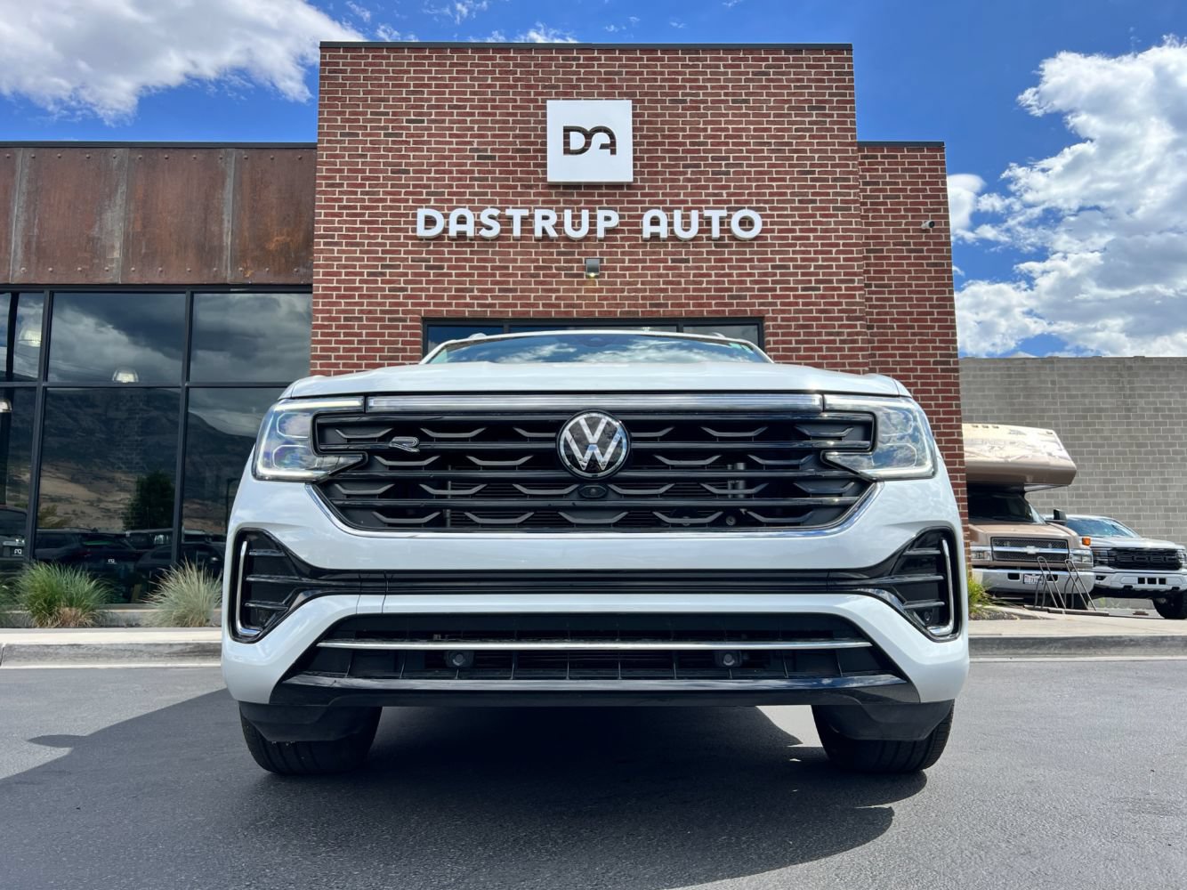 Used 2024 Volkswagen Atlas SEL Premium R-Line AWD/4WD image 2