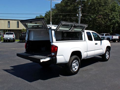 Used 2022 Toyota Tacoma SR image 14