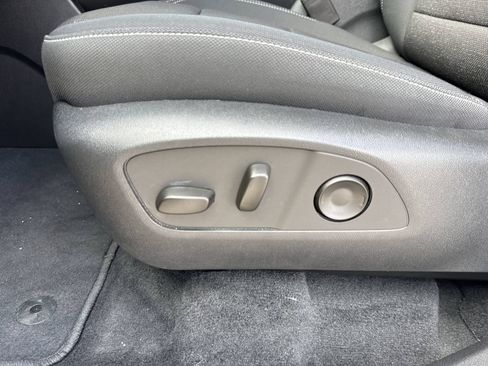 Used 2026 Chevrolet Traverse LT w/ Driver Confidence Package FWD image 14