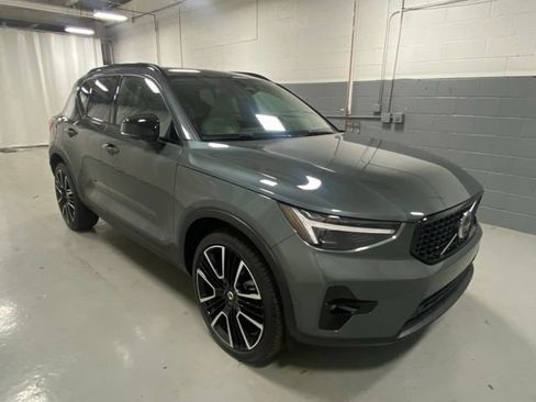 Used 2026 Volvo XC40 B5 Ultra AWD/4WD image 4