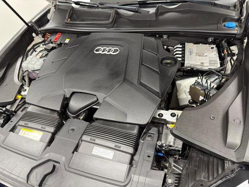 Used 2021 Audi Q8 Premium image 36