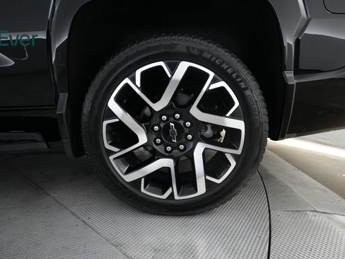 Used 2025 Chevrolet Silverado EV RST AWD/4WD image 10
