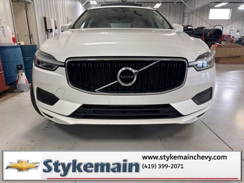 Used 2018 Volvo XC60 T6 Momentum w/ Convenience Package image 32
