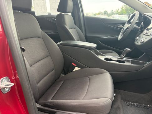 Used 2020 Chevrolet Malibu LT FWD image 30