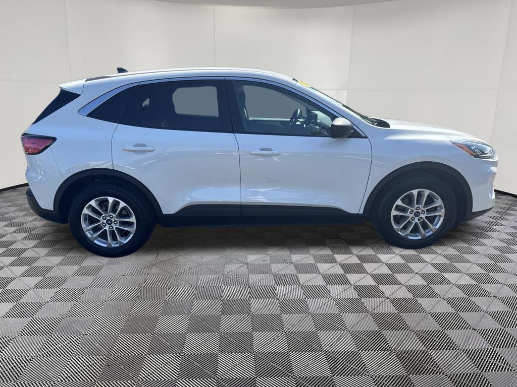 Used 2022 Ford Escape SE FWD image 11