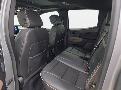 Used 2024 GMC Canyon Denali image 12