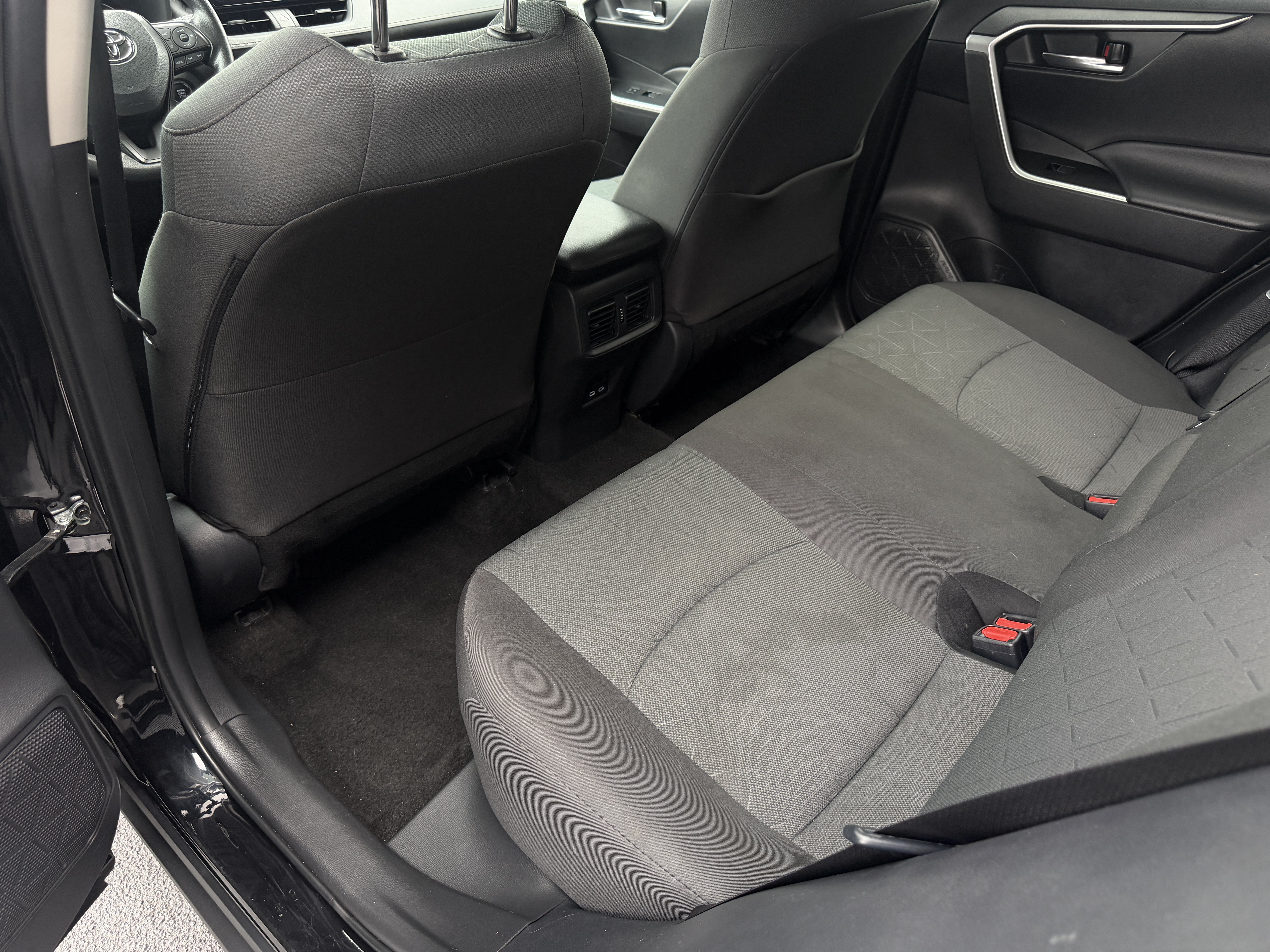 Used 2024 Toyota RAV4 XLE FWD image 15