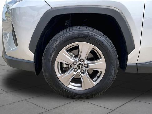Used 2025 Toyota RAV4 XLE FWD image 21