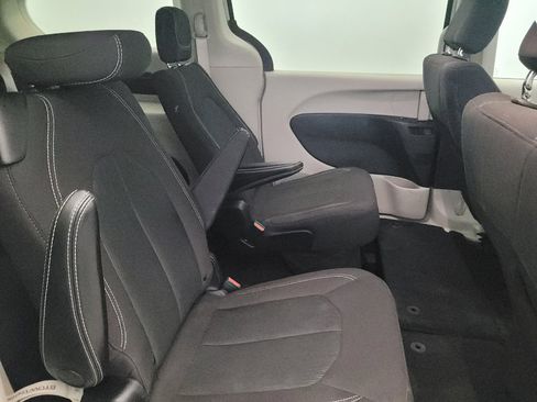 Used 2021 Chrysler Voyager LX FWD image 19