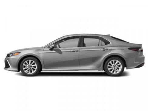Used 2022 Toyota Camry LE image 3
