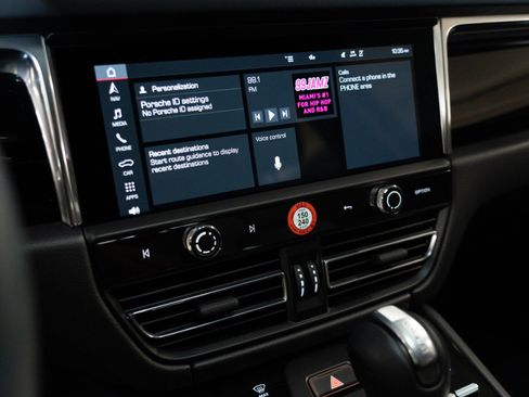 Certified 2026 Porsche Macan AWD/4WD image 22