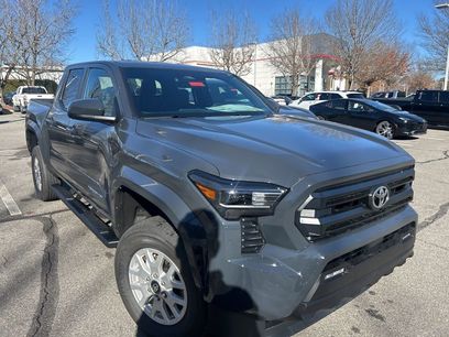 New 2025 Toyota Tacoma SR5
