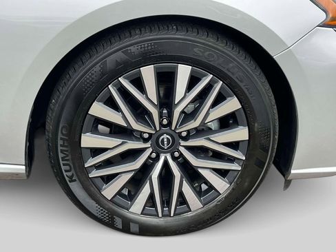 Used 2024 Nissan Altima 2.5 SV image 8