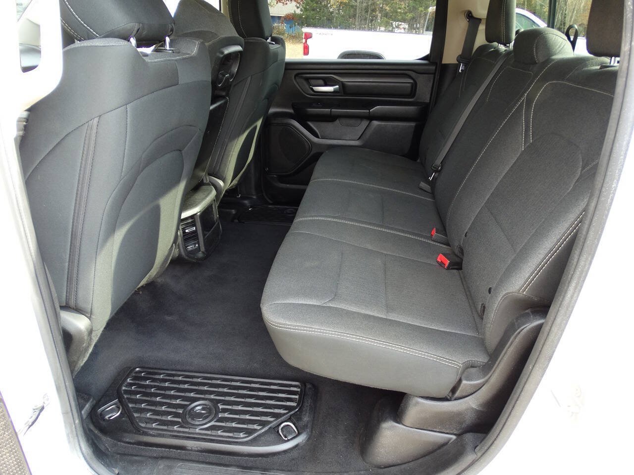 Used 2019 RAM 1500 4x4 Crew Cab Tradesman w/ SXT Appearance Group image 26