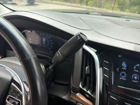 Used 2020 Cadillac Escalade ESV 4WD image 37