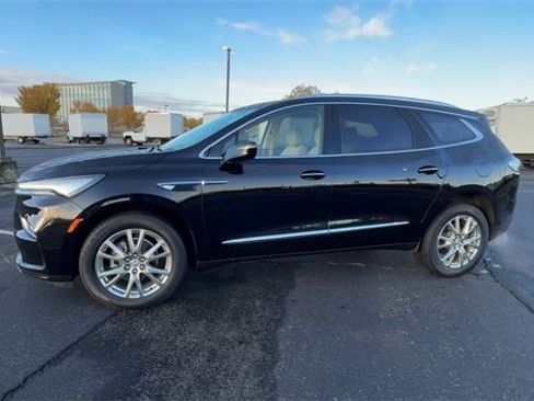 Used 2023 Buick Enclave Essence w/ Experience Buick Package image 4