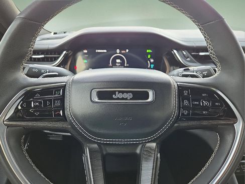 Used 2022 Jeep Grand Cherokee Overland image 24