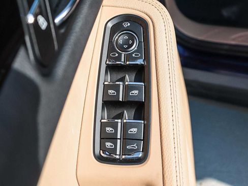 Used 2024 Porsche Macan image 28