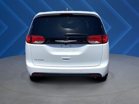 Used 2025 Chrysler Voyager LX FWD image 4