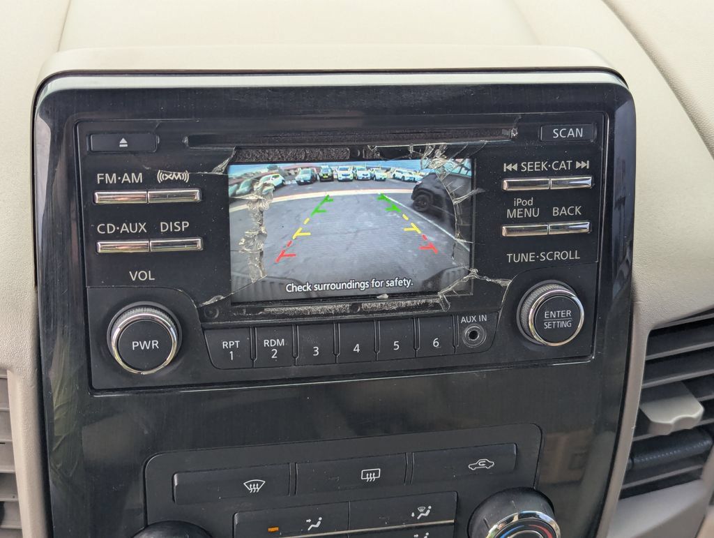 Used 2013 Nissan Titan 4x4 Crew Cab image 16