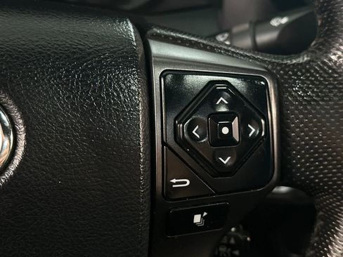 Used 2020 Toyota Tacoma TRD Off-Road AWD/4WD image 30