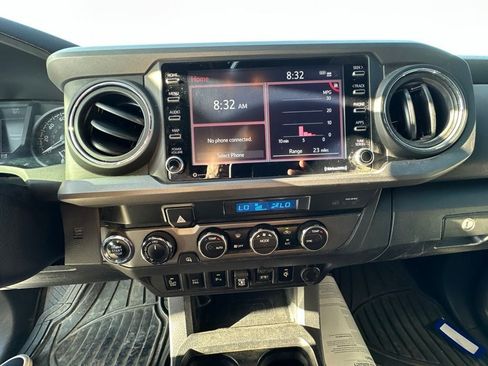 Used 2022 Toyota Tacoma TRD Off-Road w/ Technology Package AWD/4WD image 16