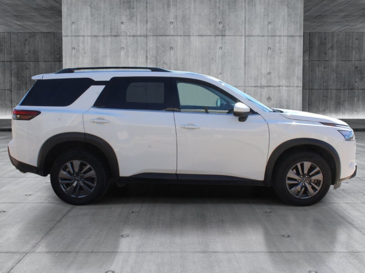 Used 2024 Nissan Pathfinder SV FWD image 8