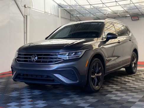 Used 2022 Volkswagen Tiguan SE AWD/4WD image 3