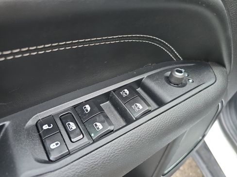 Used 2024 Jeep Compass Latitude w/ Convenience Group image 18