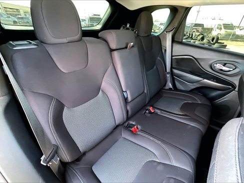 Used 2020 Jeep Cherokee Latitude image 22