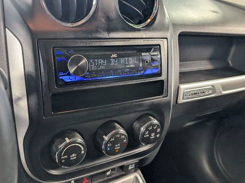 Used 2016 Jeep Compass Latitude w/ Sun/Sound Group image 19