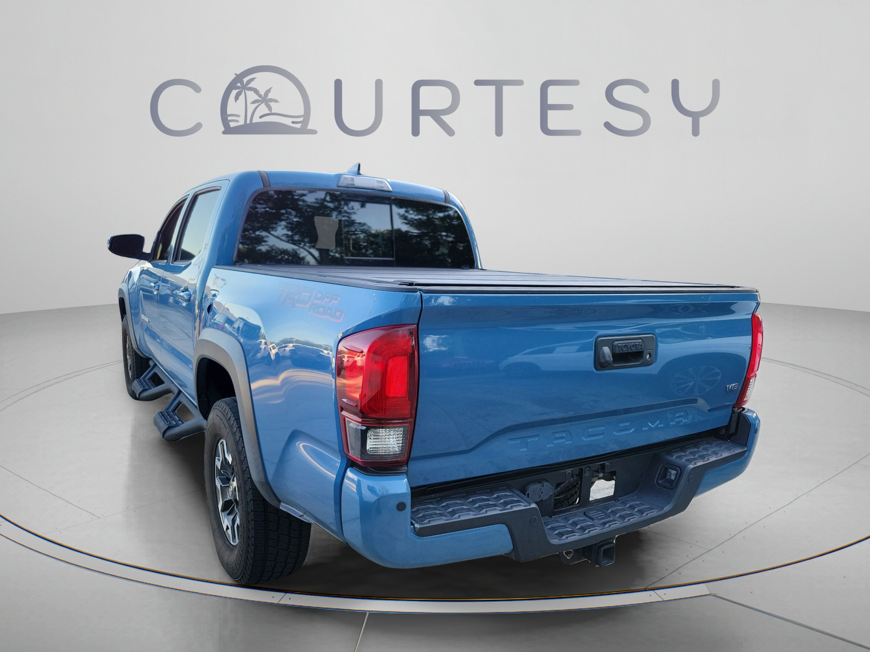 Used 2019 Toyota Tacoma TRD Off-Road w/ Technology Package RWD image 2