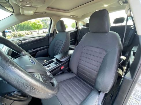 Used 2020 Ford Fusion SE AWD/4WD image 21