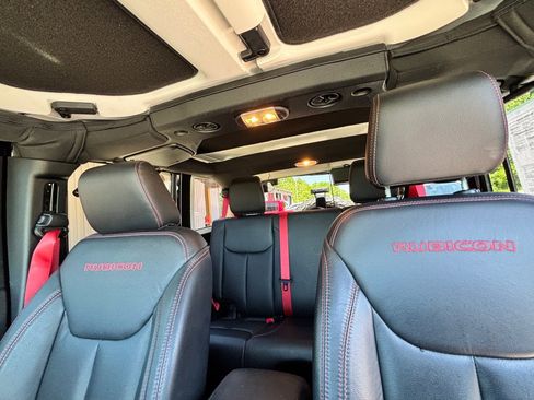 Used 2018 Jeep Wrangler Unlimited Rubicon AWD/4WD image 23