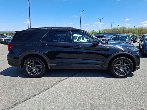 Used 2025 Ford Explorer ST-Line w/ ST-Line Street Pack AWD/4WD image 7
