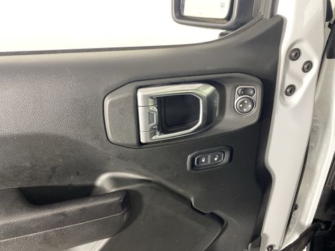 Used 2023 Jeep Wrangler Unlimited Rubicon 4xe w/ Cold Weather Group AWD/4WD image 15
